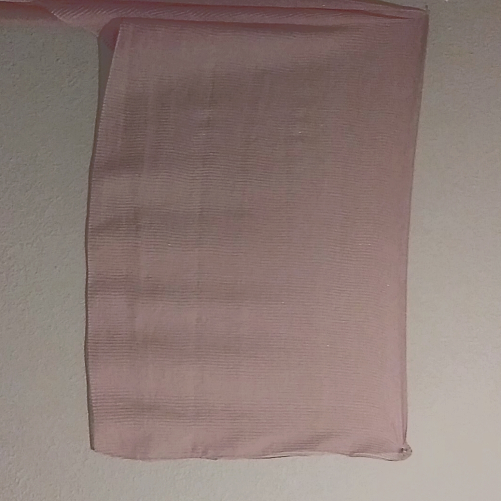 A thin scarf glitter